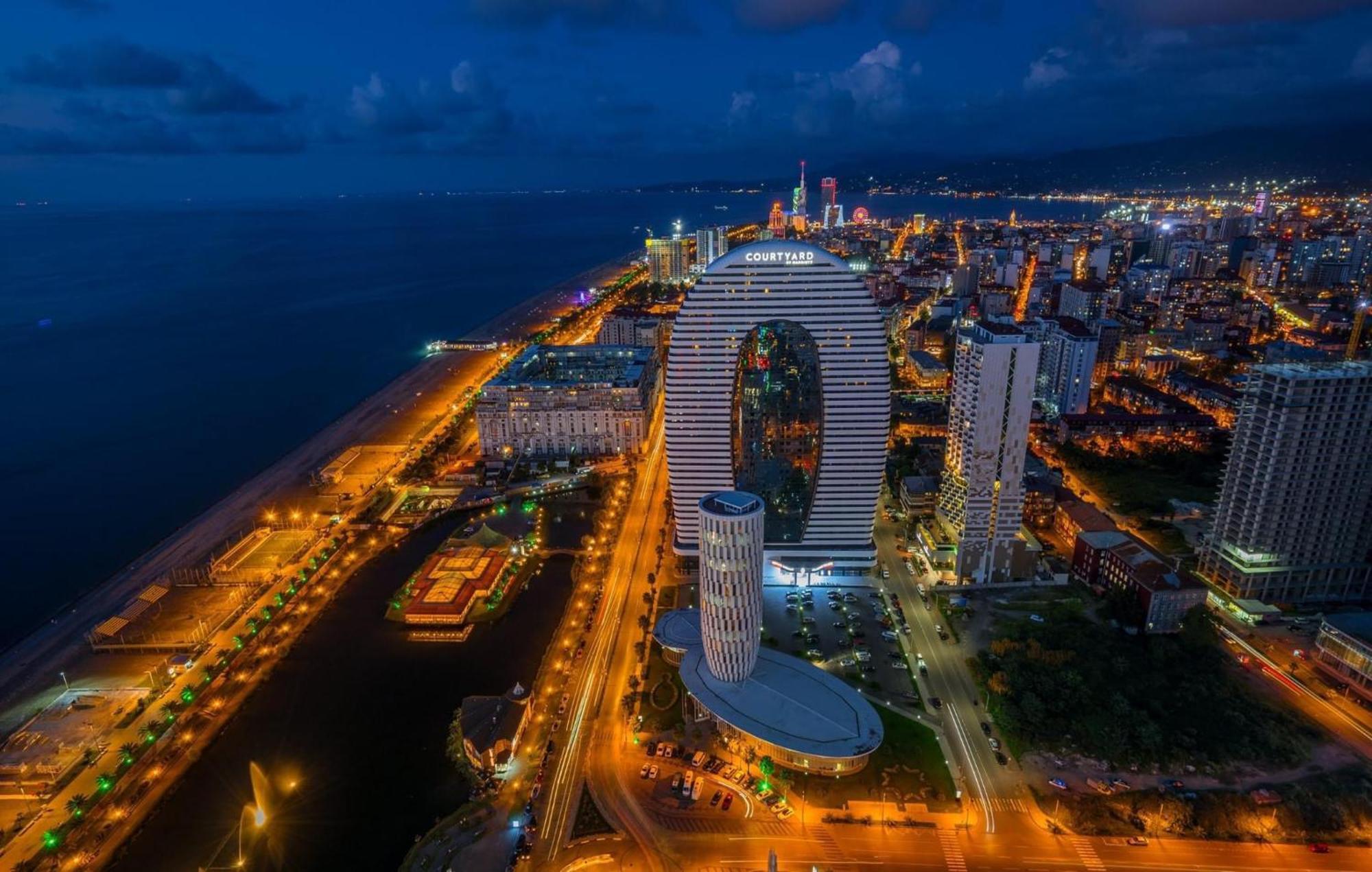 Alliance Palace Aparthotel By Marriott Batoemi Buitenkant foto