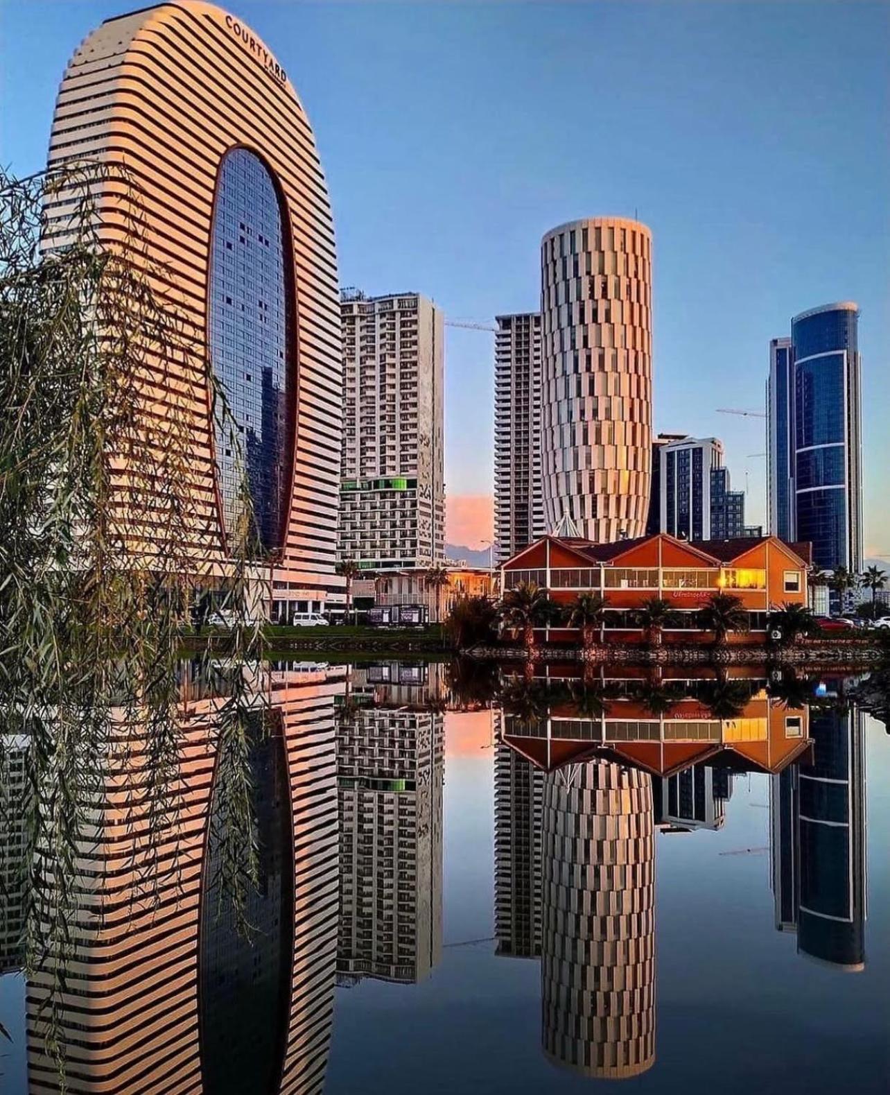 Alliance Palace Aparthotel By Marriott Batoemi Buitenkant foto